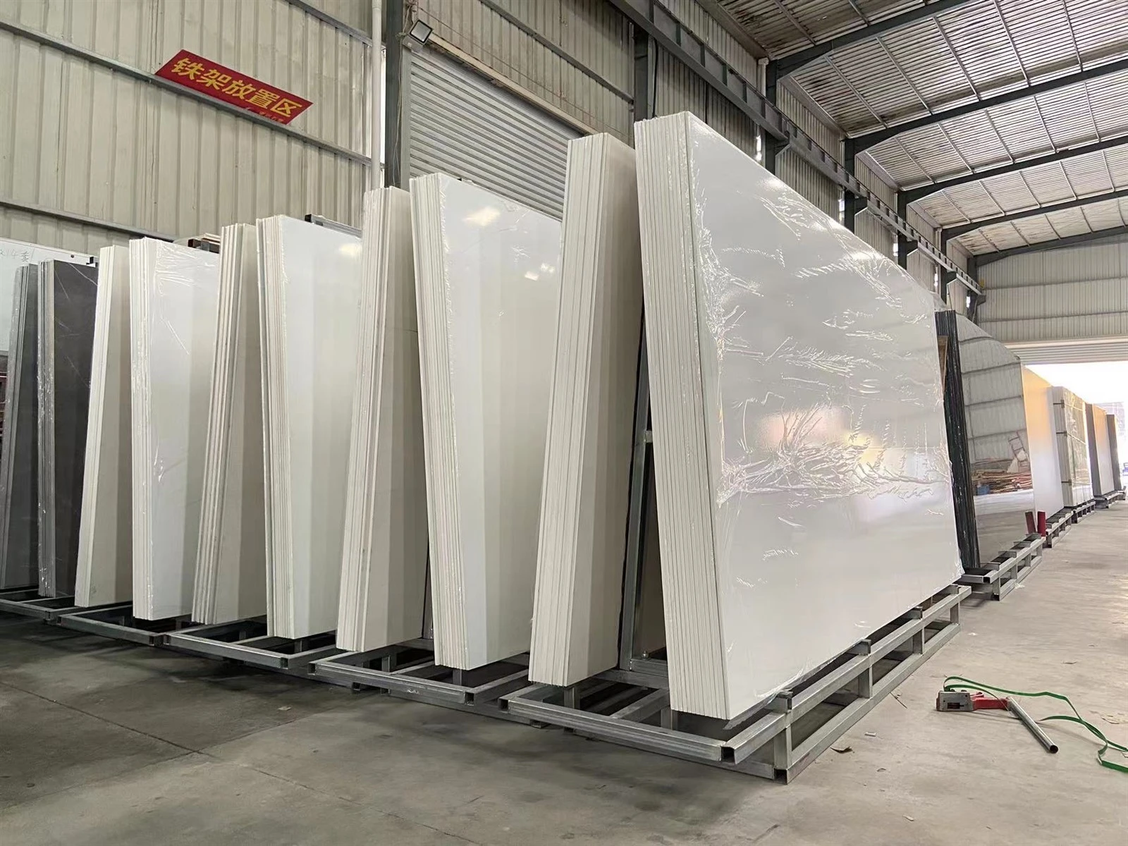 Sintered Stone Slabs for Luxury White Bathrooms Sintered Stone Slabs for Luxury White Bathrooms